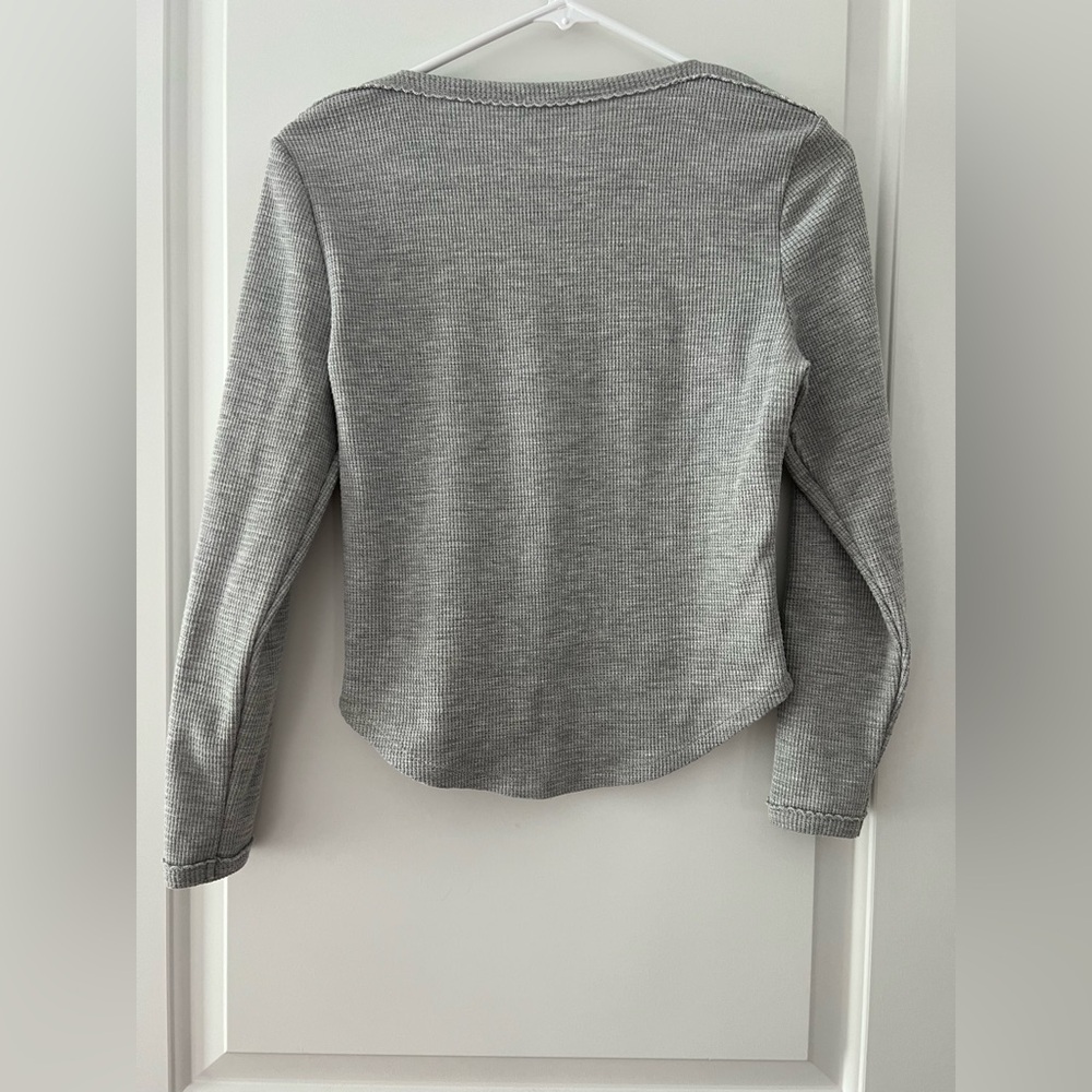 Gray Long Sleeve Ribbed crop Top - Picture 3 of 3